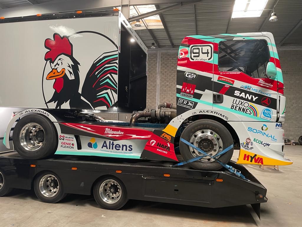 Camion Luxo Sport prêt à partir pour le championnat de france camions