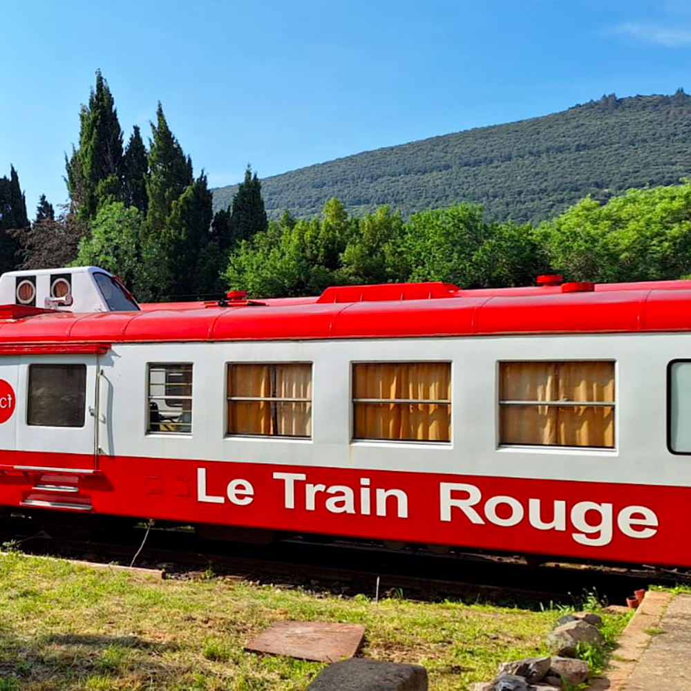 Photographie du Train Rouge, train touristique de la Région Occitanie, circule désormais au PUR-XTL