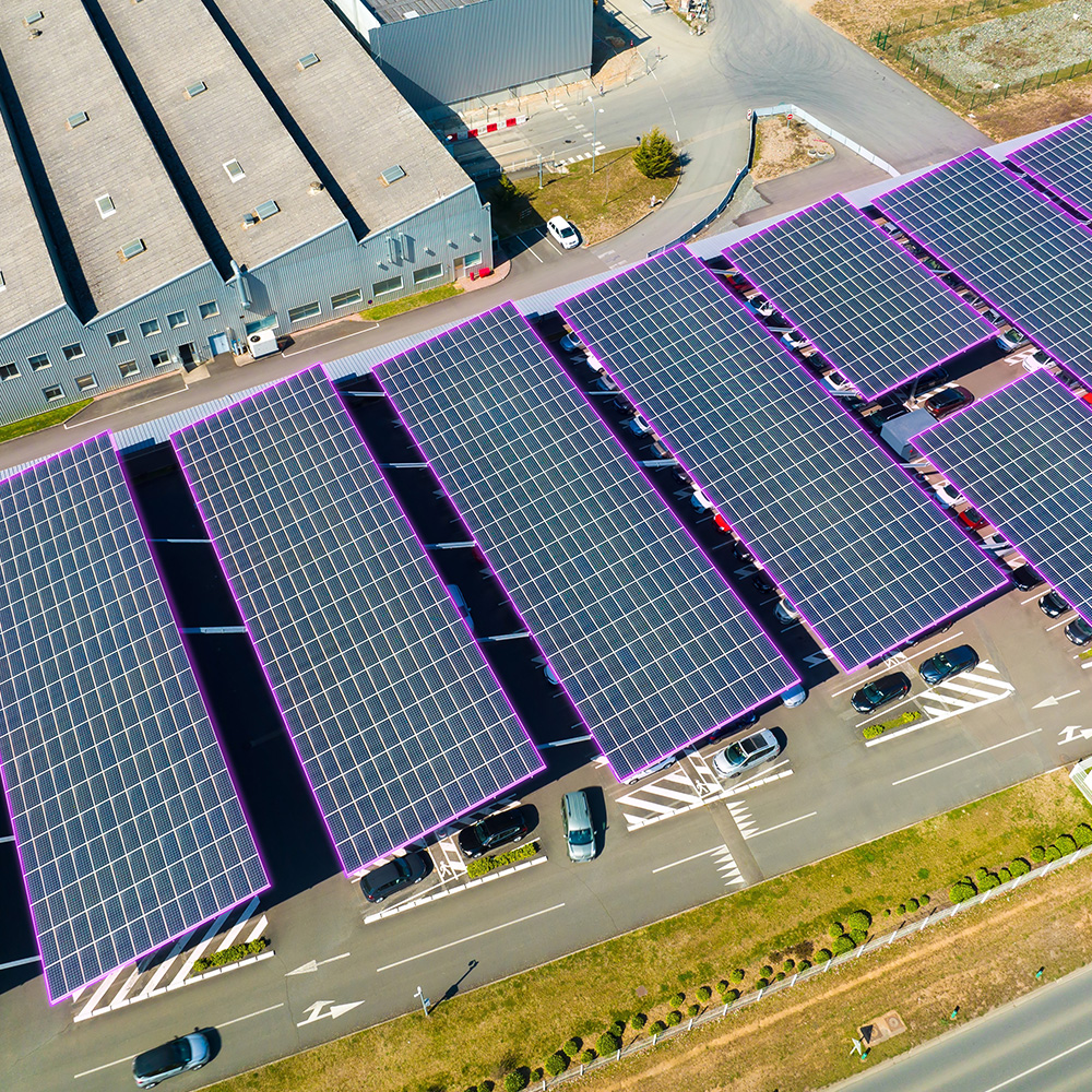 Mise en scène de l'offre d'ombrieres photovoltaïques proposée par Altens aux entreprises