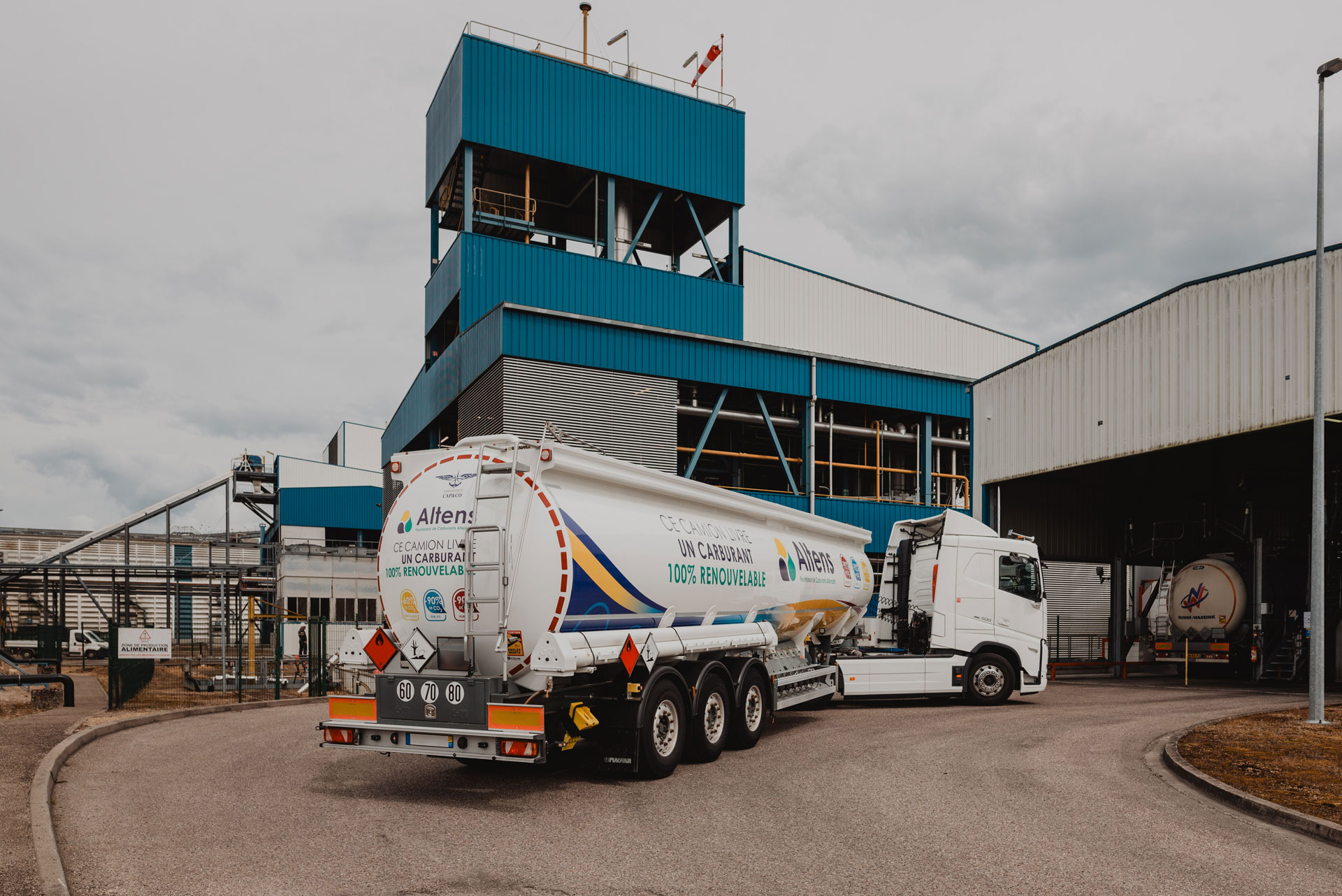 Camion Altens devant la société Champlor