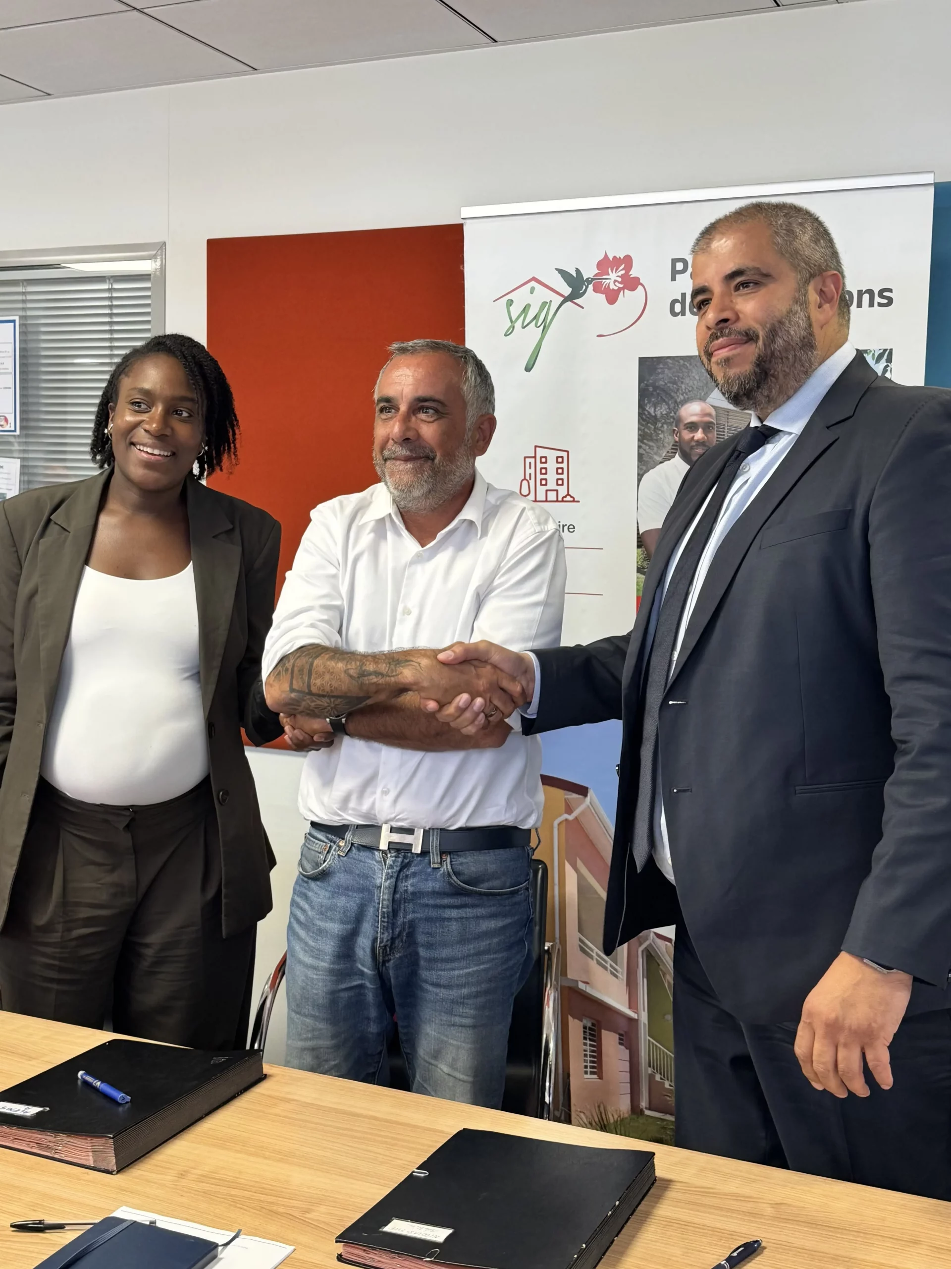 Signature du protocole d'engagement entre la SIG, Altens et Boost Innovative pour la rénovation énergétique du logement social en Guadeloupe